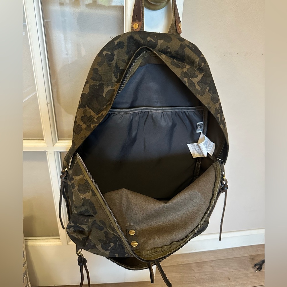 Camouflage Backpack - Picture 4 of 10